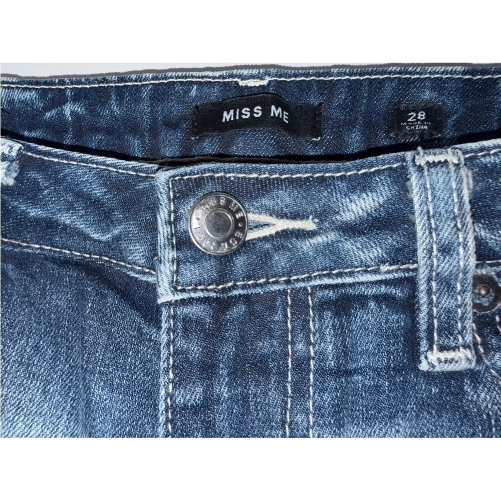 Miss Me Embroidered Jean Denim Shorts Lace & Sequined Scalloped Hem 28 Short - Picture 8 of 9